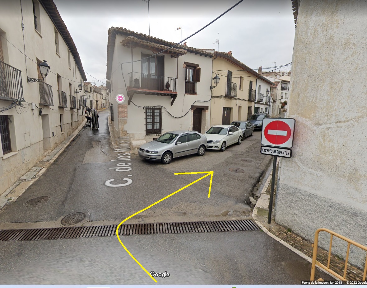 Cruce de Calle Contreras con Calle Molinos Baja para llegar a Casa del Hortelano en Chinchón